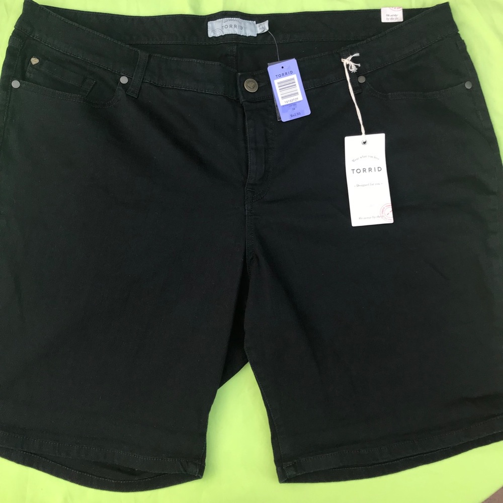 🔥NWT🔥 TORRID DENIM SHORTS SIZE 26